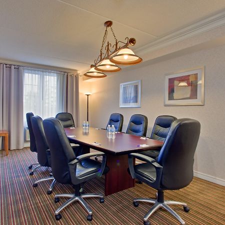 Holiday Inn Express Whitby Oshawa By Ihg Экстерьер фото