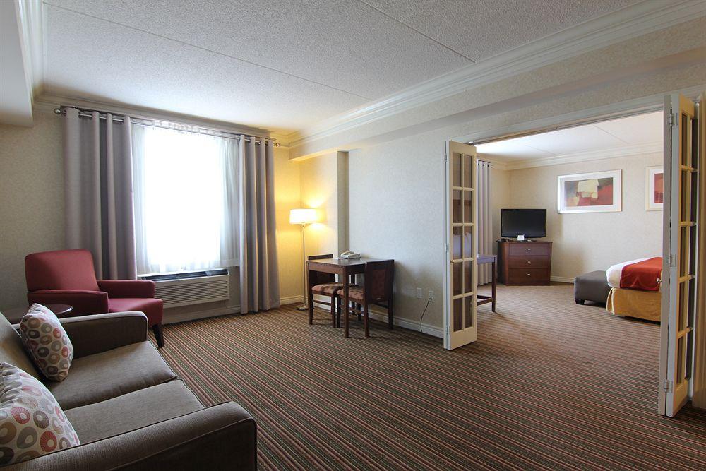 Holiday Inn Express Whitby Oshawa By Ihg Экстерьер фото