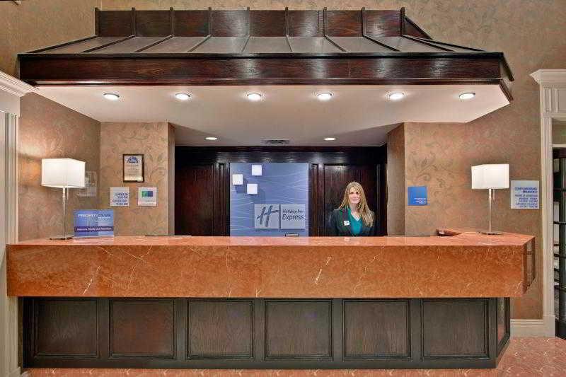 Holiday Inn Express Whitby Oshawa By Ihg Экстерьер фото