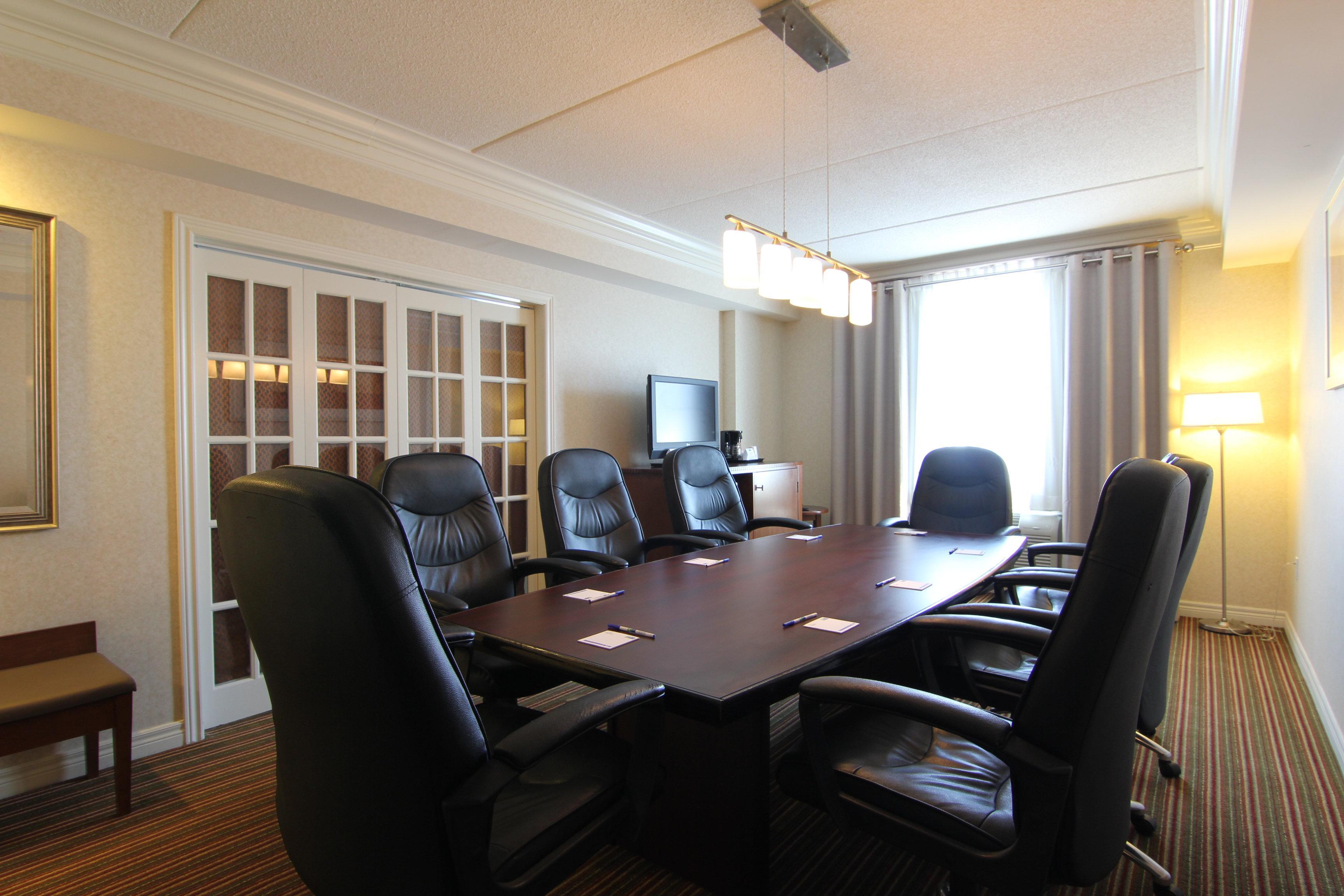 Holiday Inn Express Whitby Oshawa By Ihg Экстерьер фото