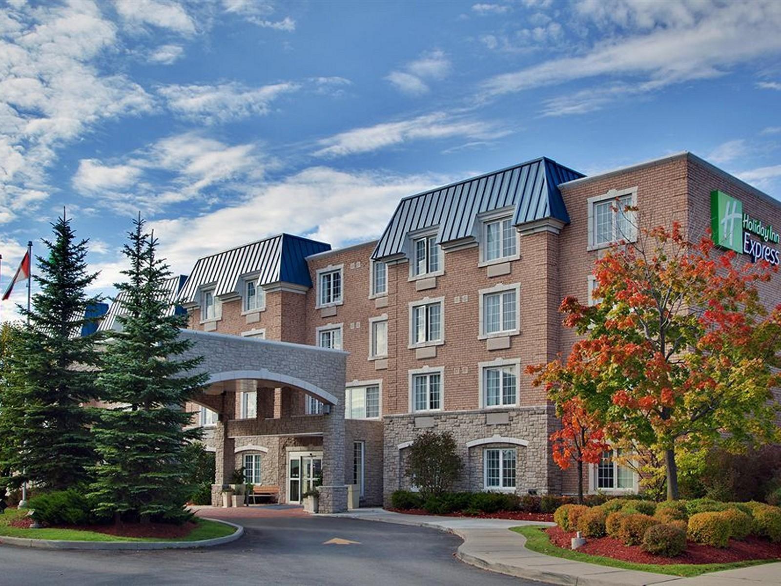 Holiday Inn Express Whitby Oshawa By Ihg Экстерьер фото
