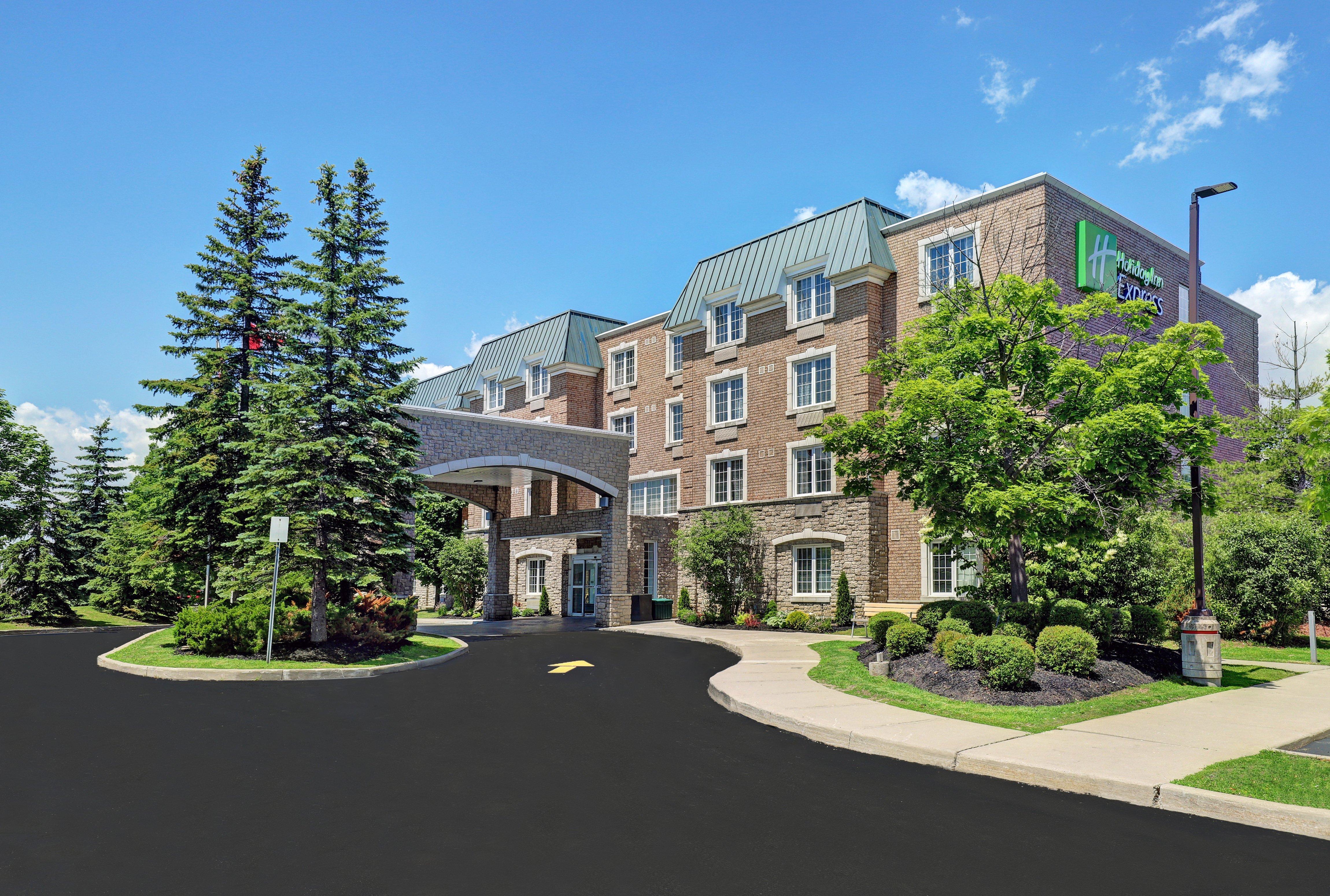 Holiday Inn Express Whitby Oshawa By Ihg Экстерьер фото