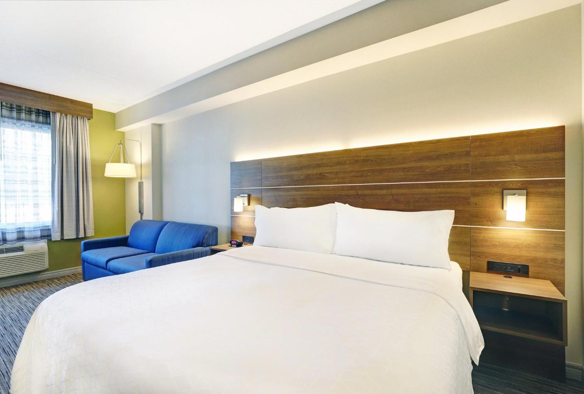 Holiday Inn Express Whitby Oshawa By Ihg Экстерьер фото