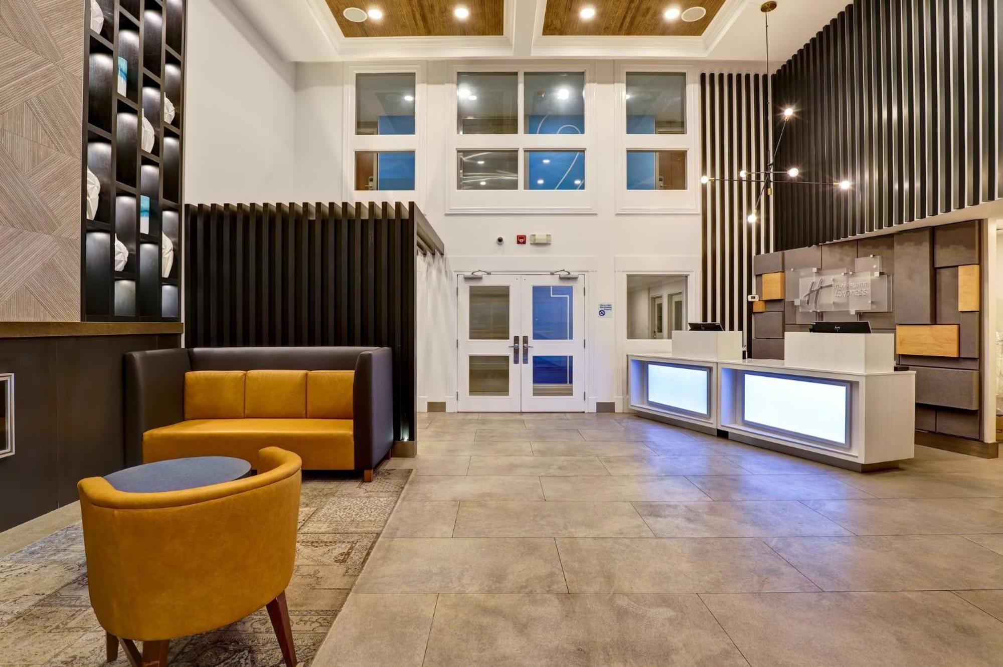 Holiday Inn Express Whitby Oshawa By Ihg Экстерьер фото