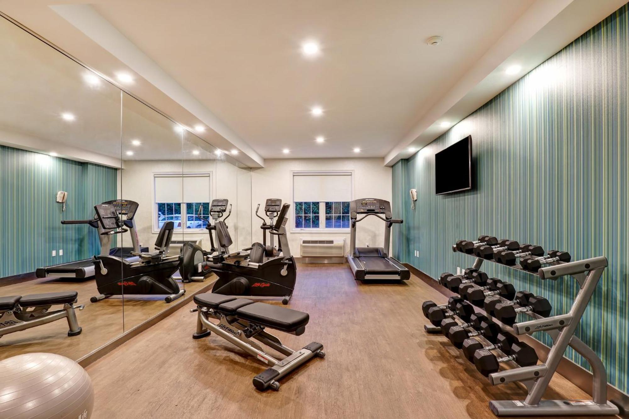 Holiday Inn Express Whitby Oshawa By Ihg Экстерьер фото