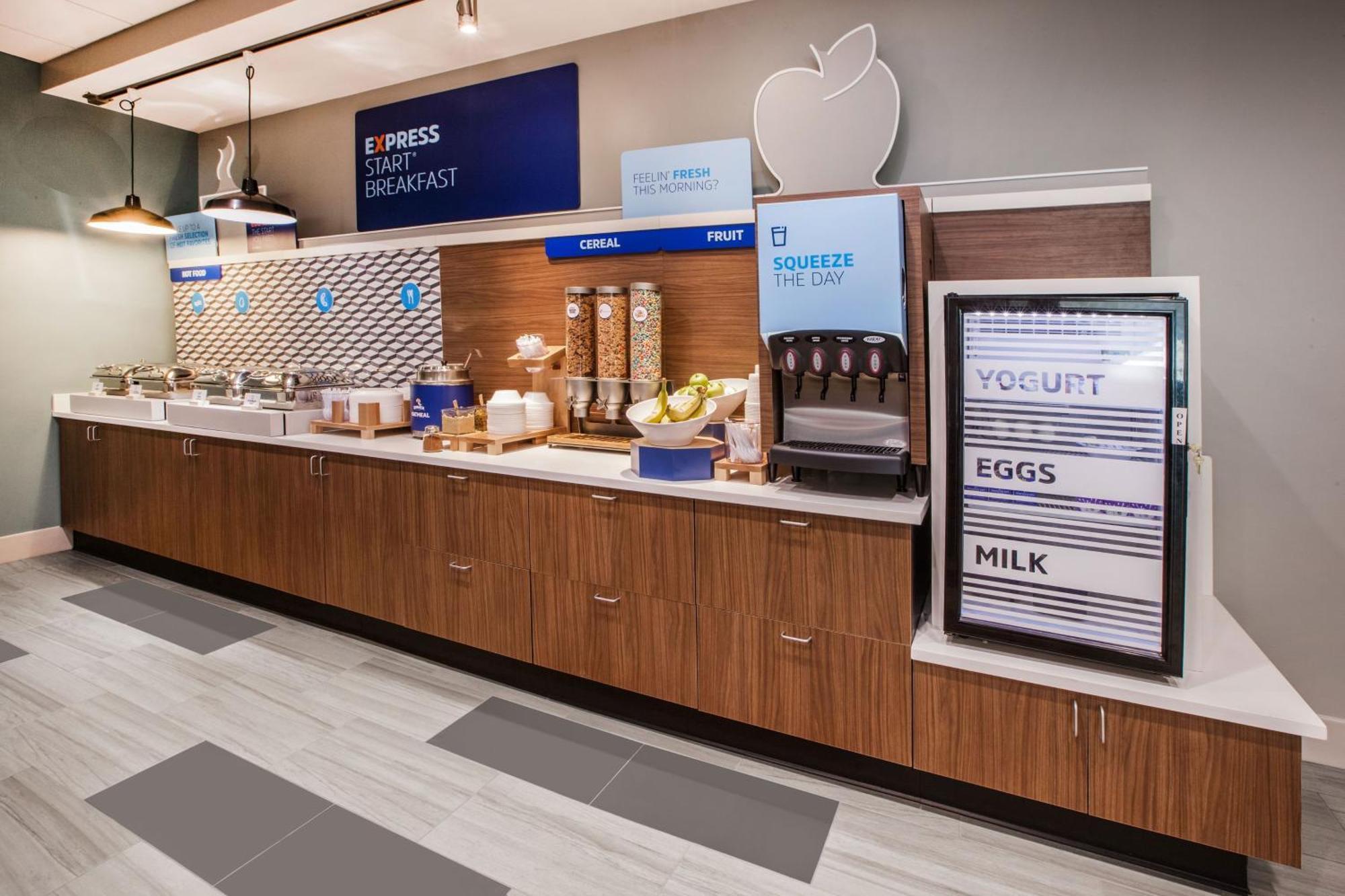 Holiday Inn Express Whitby Oshawa By Ihg Экстерьер фото