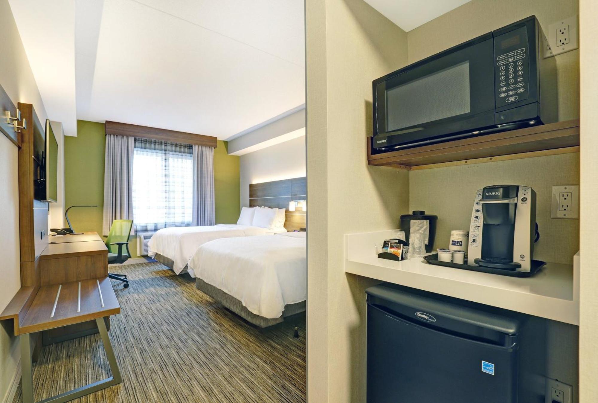 Holiday Inn Express Whitby Oshawa By Ihg Экстерьер фото