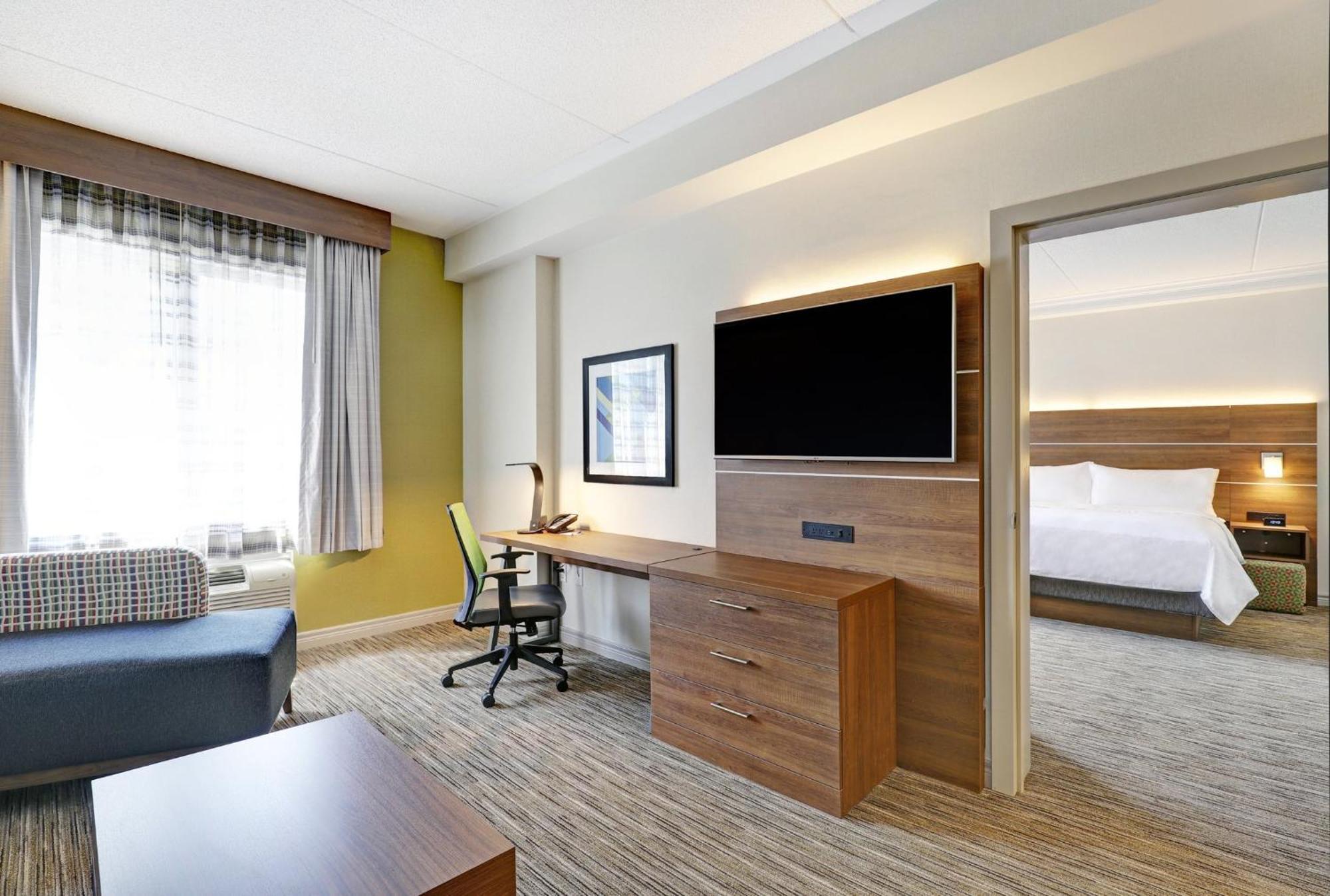 Holiday Inn Express Whitby Oshawa By Ihg Экстерьер фото