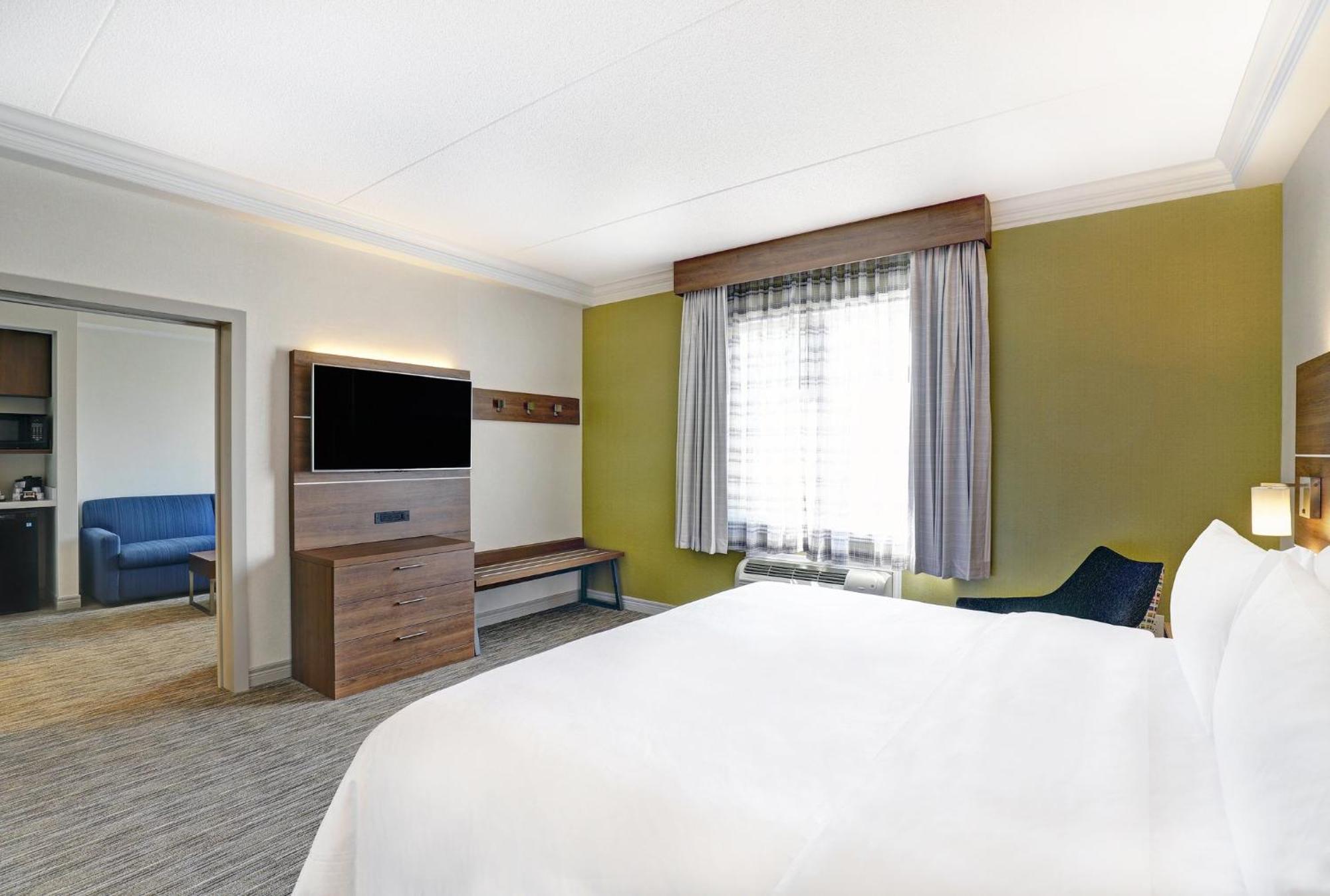 Holiday Inn Express Whitby Oshawa By Ihg Экстерьер фото