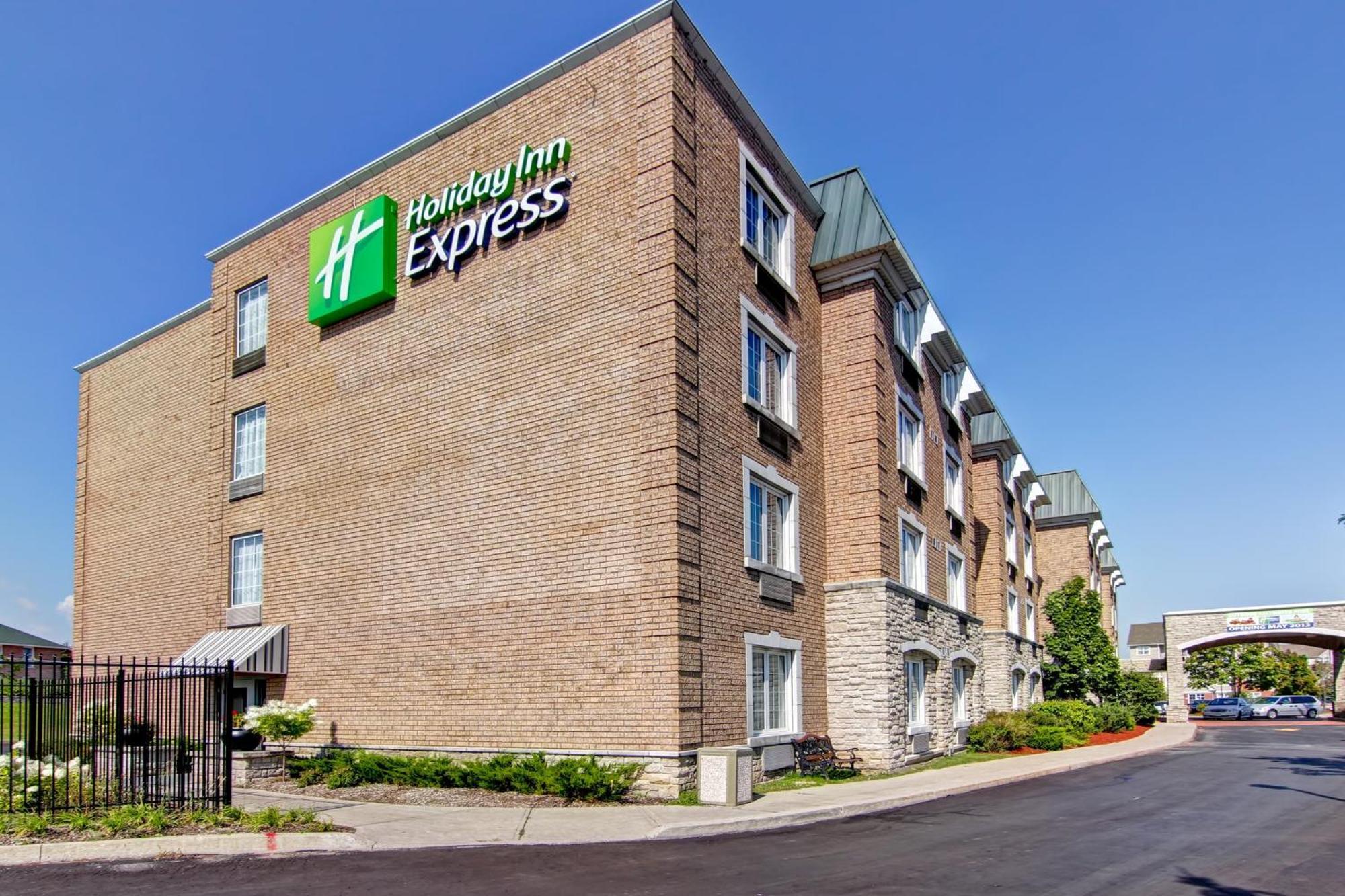 Holiday Inn Express Whitby Oshawa By Ihg Экстерьер фото
