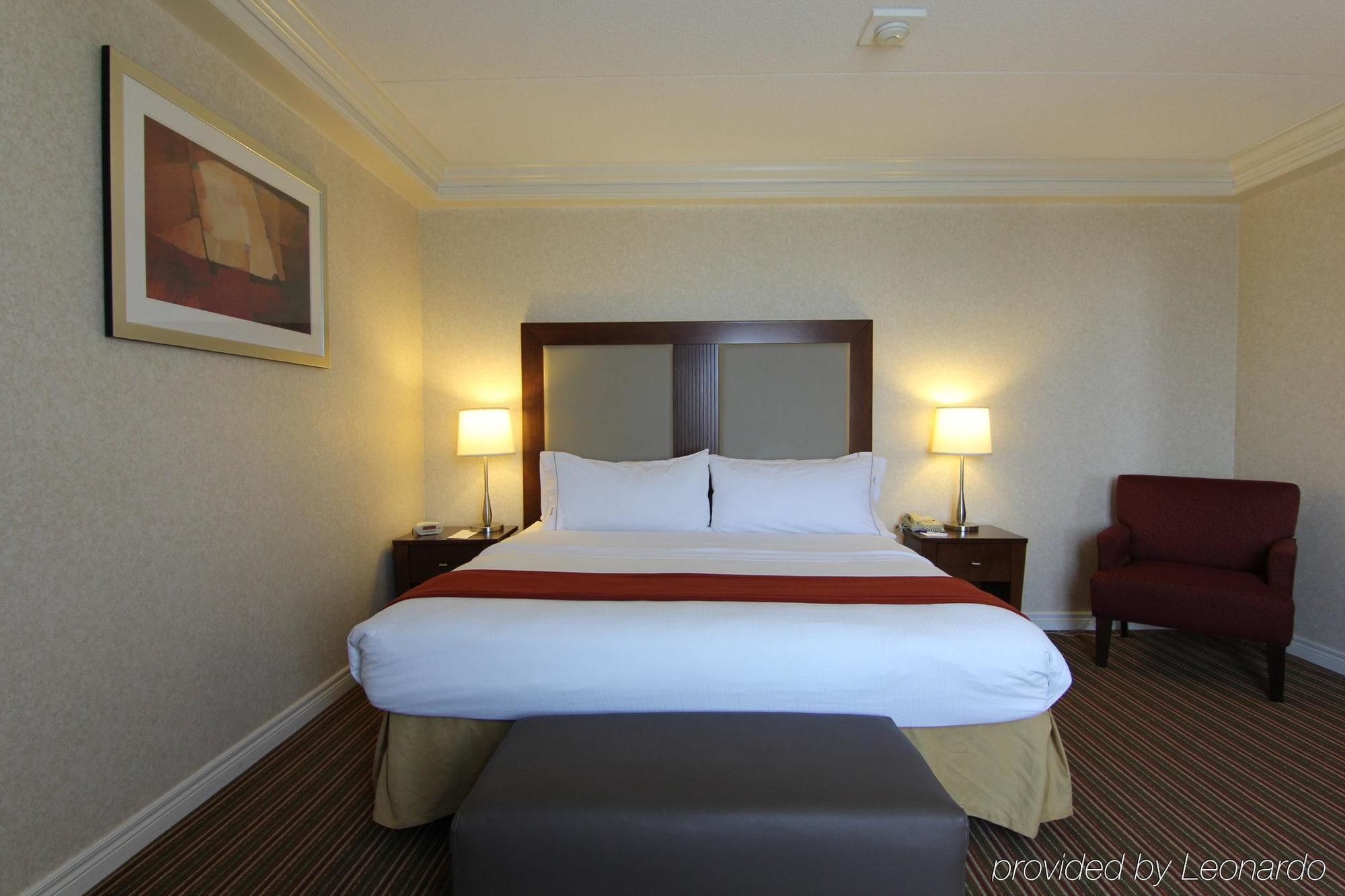 Holiday Inn Express Whitby Oshawa By Ihg Экстерьер фото