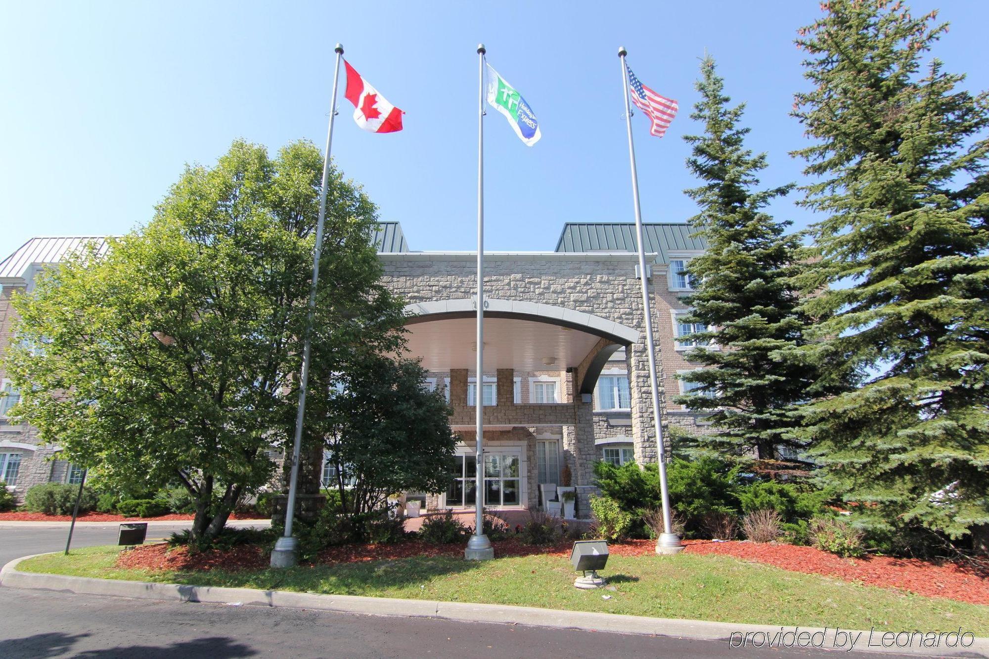 Holiday Inn Express Whitby Oshawa By Ihg Экстерьер фото