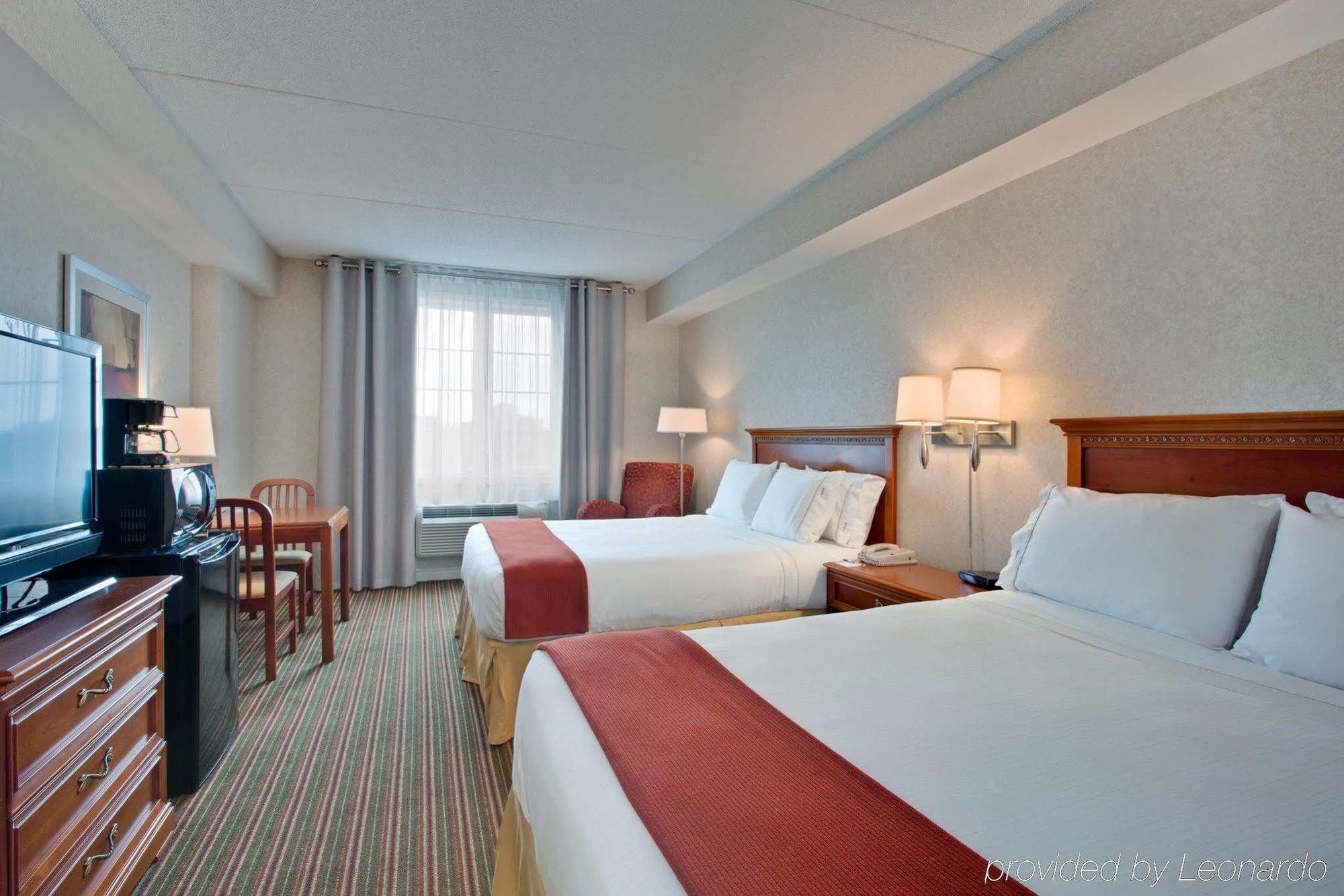 Holiday Inn Express Whitby Oshawa By Ihg Номер фото