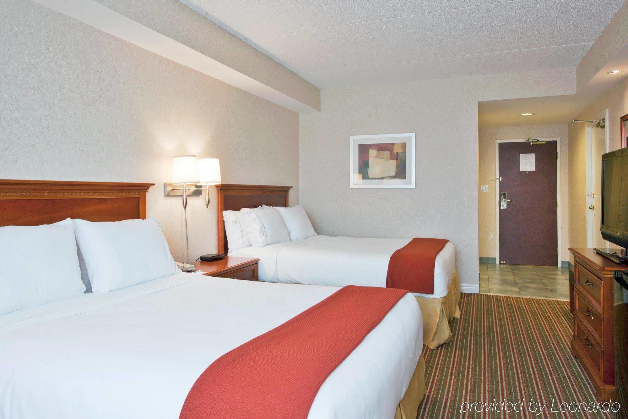 Holiday Inn Express Whitby Oshawa By Ihg Номер фото