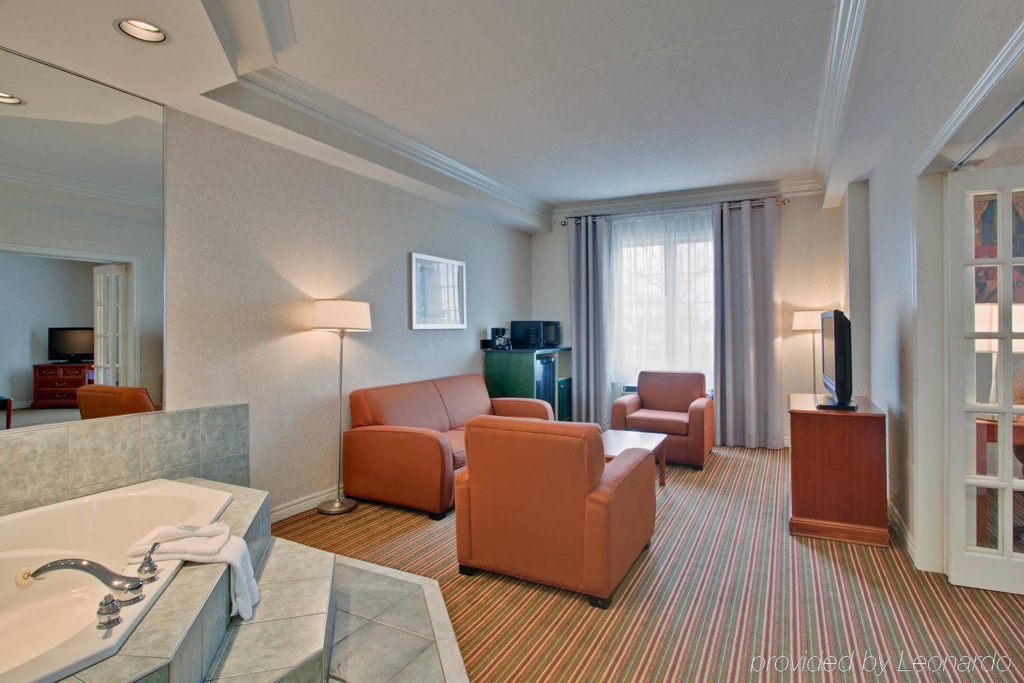 Holiday Inn Express Whitby Oshawa By Ihg Номер фото
